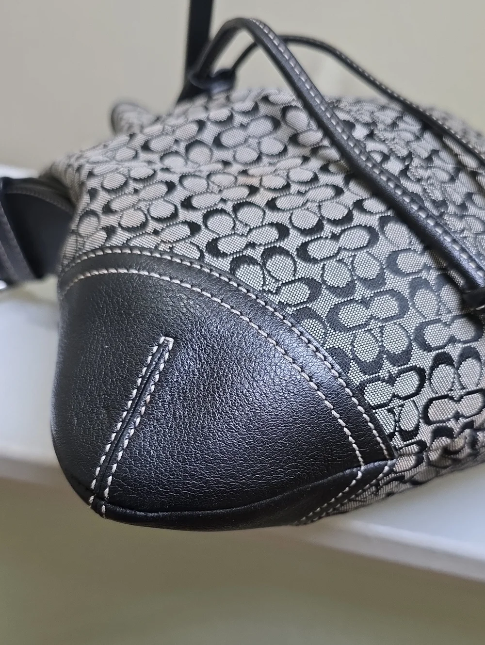 COACH 6387 Vintage Y2K Grey/Black Signature Print Small Drawstring Crossbody EUC